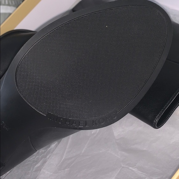 Women’s Michael Kors bootie - Picture 2 of 2